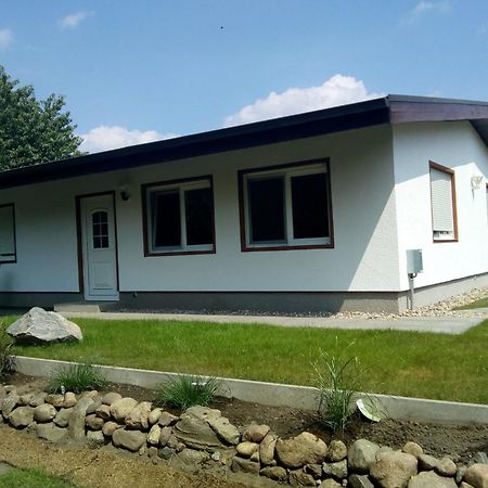 Behaglicher Bungalow Fuer Mensch Und Hund Barkhagen Εξωτερικό φωτογραφία